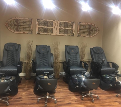 Studio Anew - Saint Louis, MO. Pedicure stations