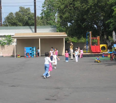 Hillcrest Montessori School - Pasadena, CA