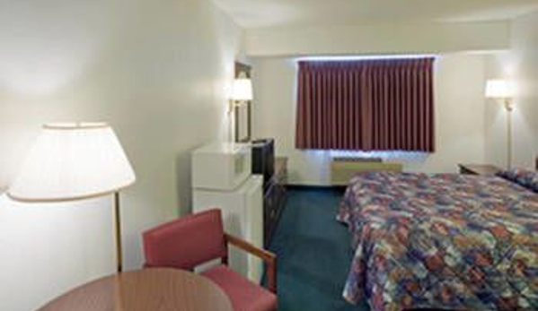 Americas Best Value Inn - Holts Summit, MO