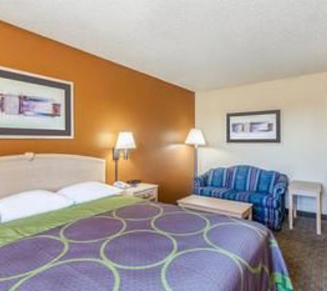 Super 8 by Wyndham Charlotte/Amusement Park Area - Charlotte, NC