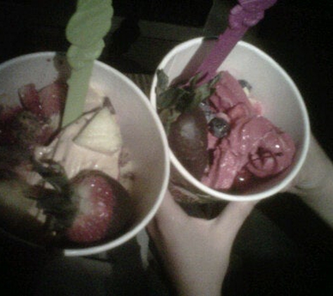 Menchie's Frozen Yogurt - Woodland Hills, CA