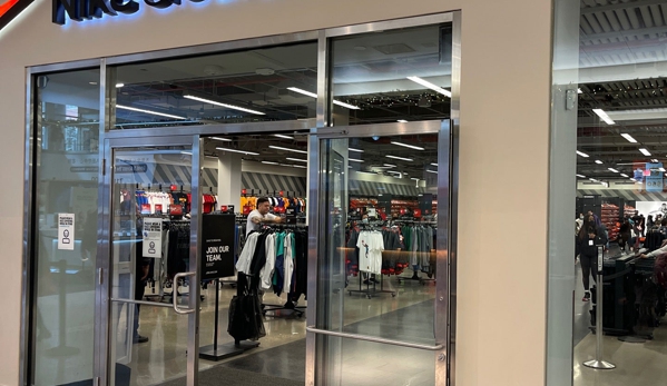 Nike Clearance Store - Flushing Queens - Flushing, NY