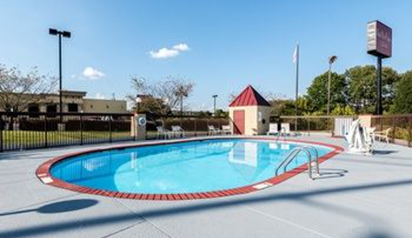 Red Roof Inn - Clinton, TN