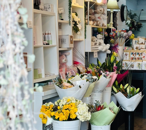 Snowballs Flowers Gallery - Rosebud, VIC