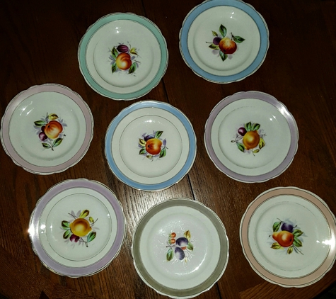 Ole Vintage Vtore - Henrico, VA. Beautiful KMI plates