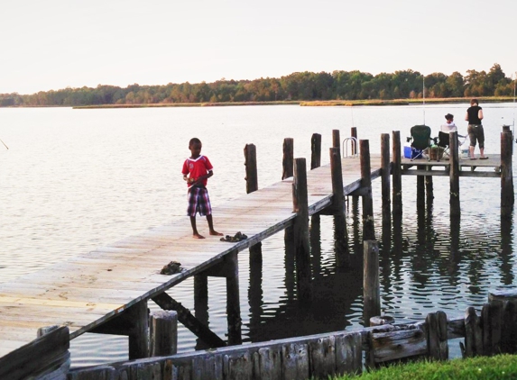 Waterview Mobile Home Park - Hayes, VA