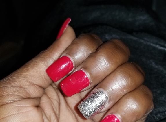 Angel's Nails & Spa - Orange City, FL. What is this. TRASH