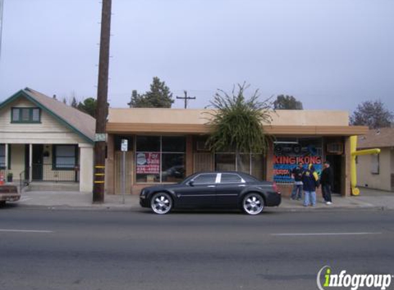 Tony's Barber Shop - Fresno, CA