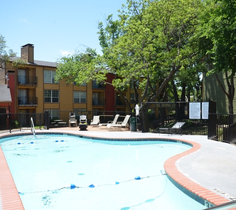 Castle Rock Apartments - Dallas, TX