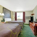 Super 8 by Wyndham Independence Kansas City - Motels