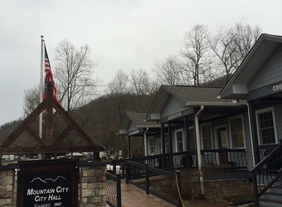 Hiawassee Town Square - Hiawassee, GA