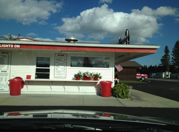 Earl's Drive-In - Roseau, MN