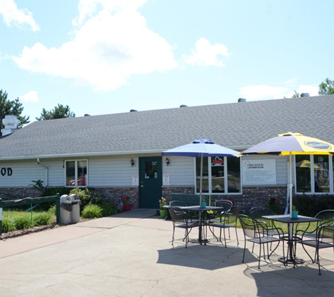 Pinewood Golf Club & Restaurant - Menomonie, WI