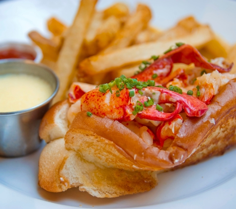 Thames Street Oyster House - Baltimore, MD