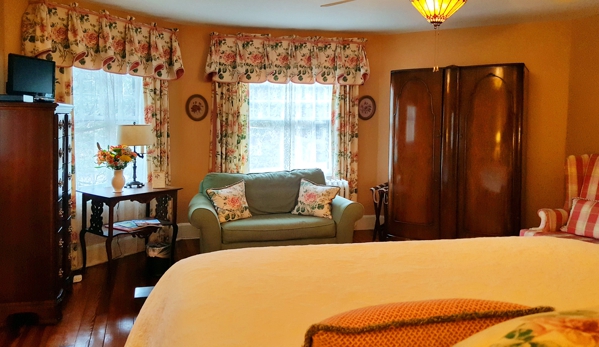 Pinecrest Bed & Breakfast - Asheville, NC