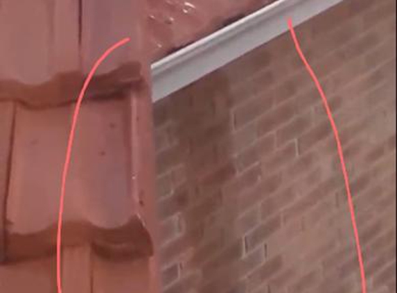 Roof Buddy - Wantirna, VIC. Exposed Flashing which causes water to flow into roof and down the brick wall instead of going along the gutter