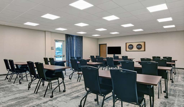 Homewood Suites by Hilton Edison Woodbridge - Edison, NJ