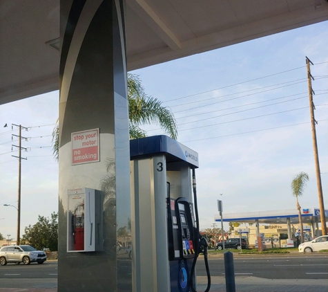 World Oil #68 - Huntington Beach, CA