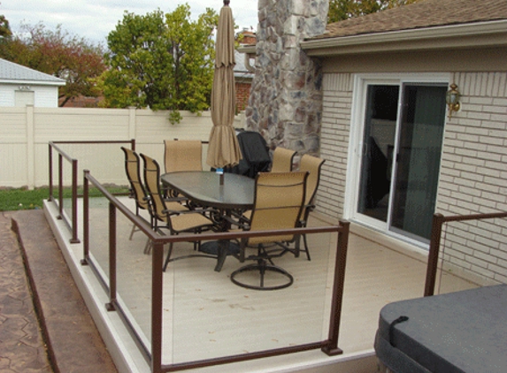 Custom Wood & Vinyl Fencing - Riverview, MI