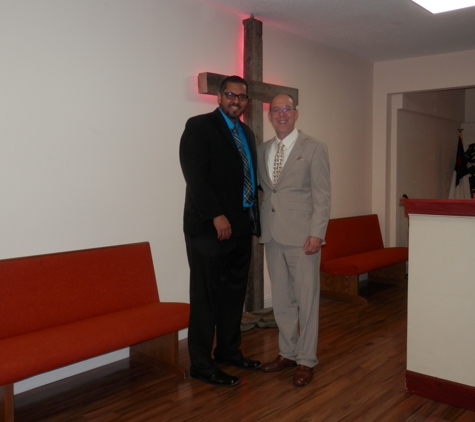 Iglesia JesuCristo Roca Fuerte - Plant City, FL. Pastor Ramón T y Pastor Carlos S.