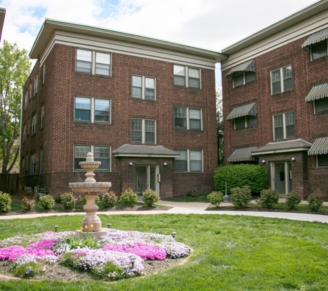 Roanoke Court Apartments - Kansas City, MO