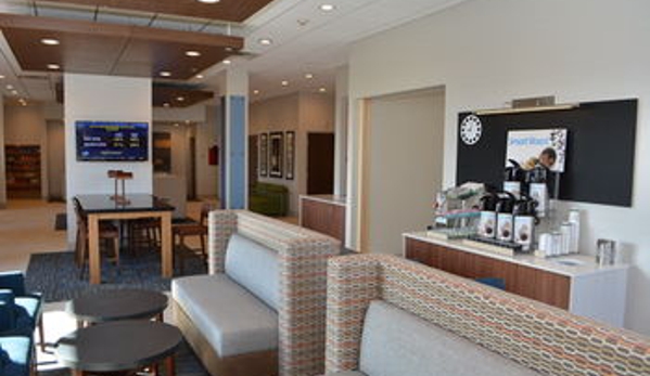 Holiday Inn Express & Suites Waterville - North - Waterville, ME