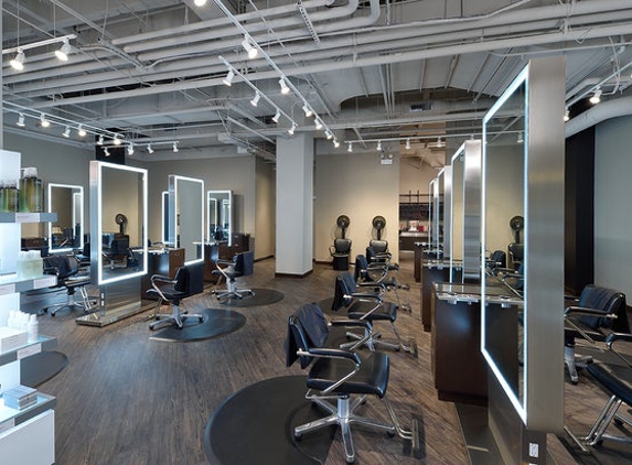 Thomas West Salon - Chicago, IL