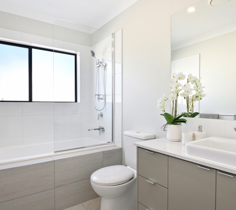 Bradnam's Windows & Doors - Kensington, QLD. Fixed Shower Screen