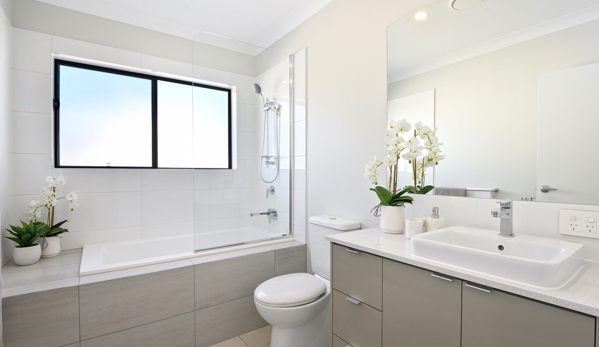 Bradnam's Windows & Doors - Emerald, QLD. Fixed Shower Screen