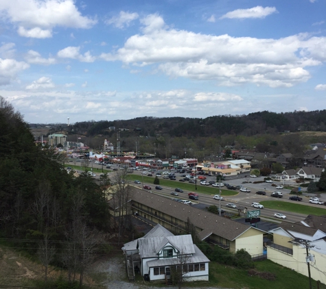 Whispering Pines - Pigeon Forge, TN