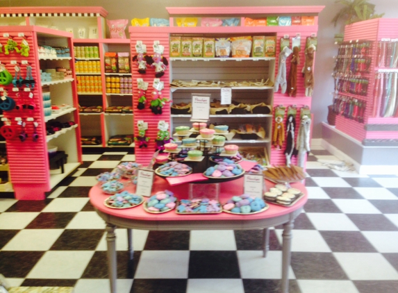 Poochies Pet Boutique & Salon - Dunedin, FL