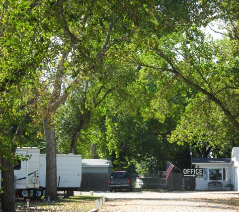 Deer Grove RV Park - El Dorado, KS