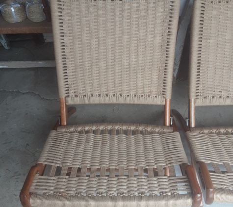 Lynne's Caning Shop - Santa Barbara, CA. Yugoslavia 1960s
Folding,woven lounge chair with new seat and back