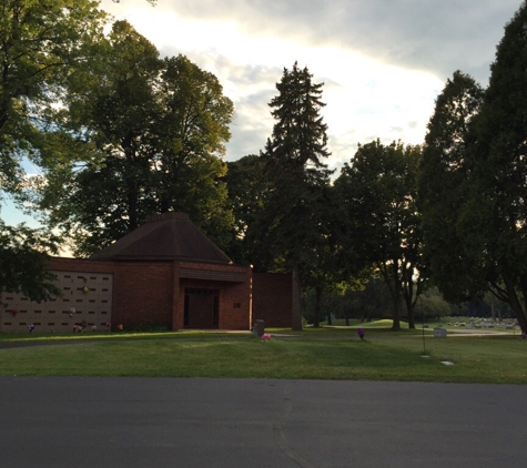 Graceland Cemetery - Milwaukee, WI