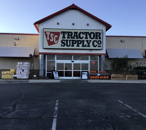 Tractor Supply Co - Lawrence, KS