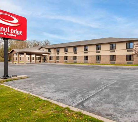 Econo Lodge - Oconto, WI