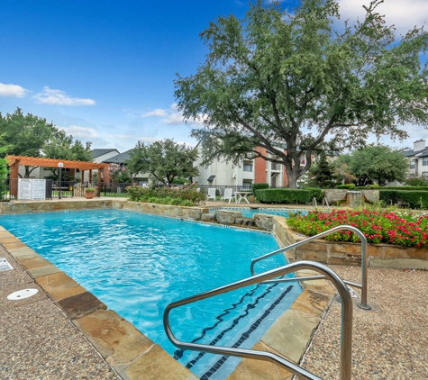 Oak Meadow Apartments - Dallas, TX