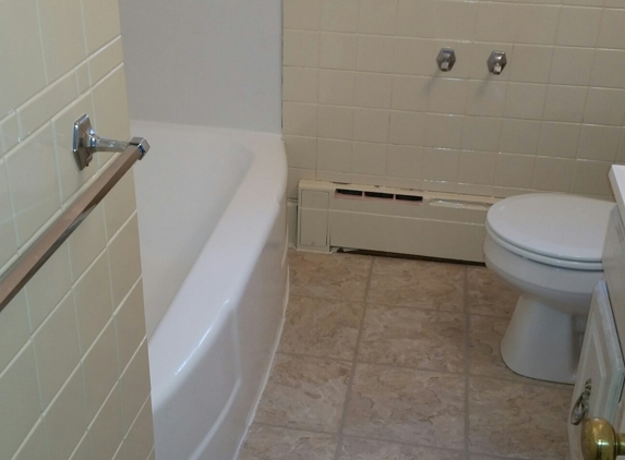 Amazing Reglazing - Richmond, KY. Refinished tub white and bathroom wall tile biscuit.