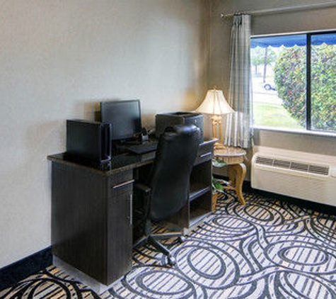 Quality Inn & Suites - Grand Prairie, TX