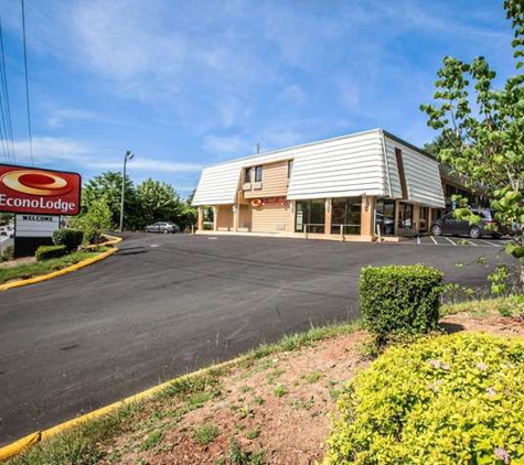 Econo Lodge - Asheville, NC