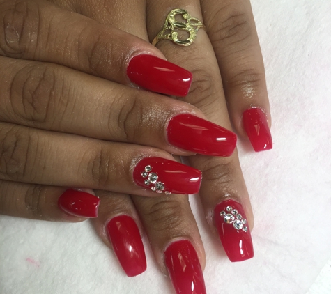 Diamond nail salon - Windcrest, TX. Lady in red