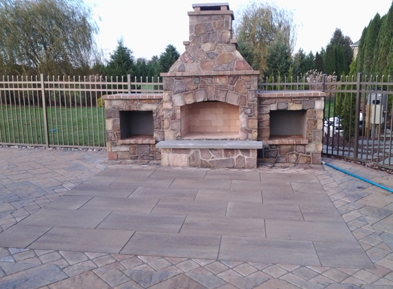 Keener sensenig llc - Newark, DE. natural stone fireplace with paver patio