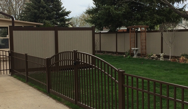 Custom Wood & Vinyl Fencing - Riverview, MI