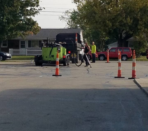 Meade's Paving & Seal Coating - Springfield, OH. Here was the crew