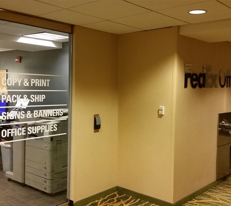 FedEx Office Print & Ship Center - Chicago, IL