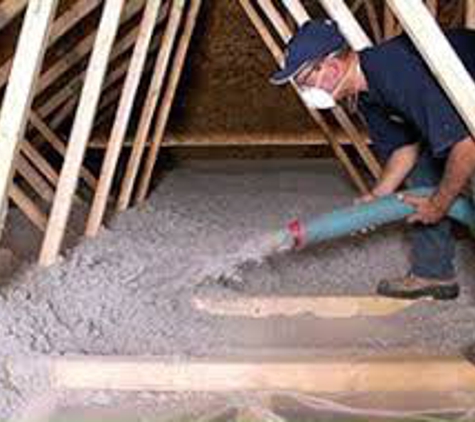 CommandStar Insulation - Sebastopol, VIC. Installing ceiling insulation (cellulose)