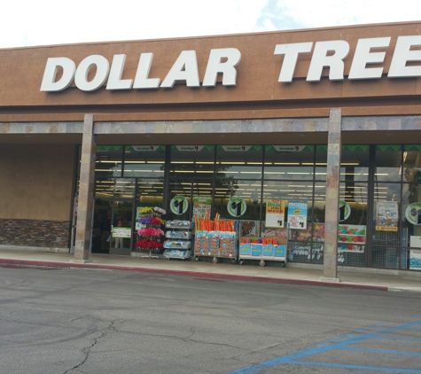 Dollar Tree - Valencia, CA. Front of the building