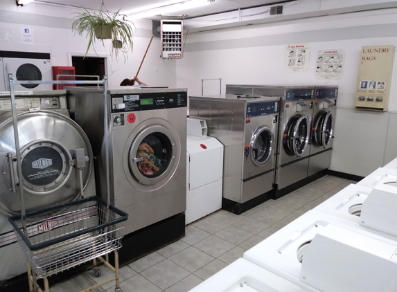 Weldon's Berlin Laundromat - Berlin, NJ. We have lots of large capacity washers for your convenience.
