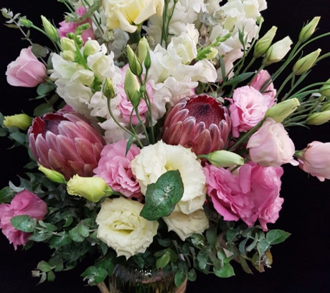 Salamander Village Florist - Salamander Bay, NSW
