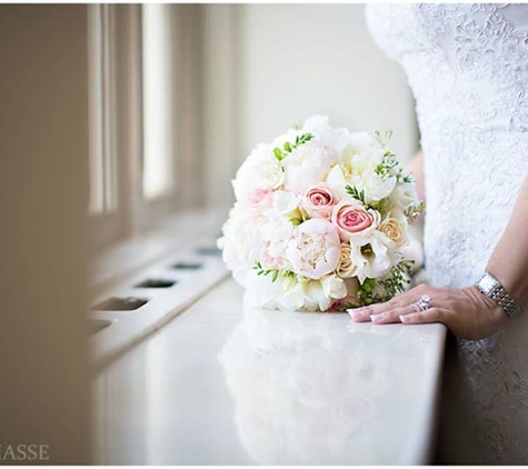 Accent Flowers and Gifts - Waterford, MI